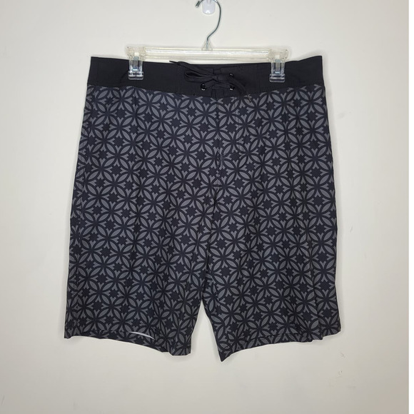 NEW Mossimo Supply Co swim board shorts LOT - green camo / black geometric - 32 - Picture 2 of 8
